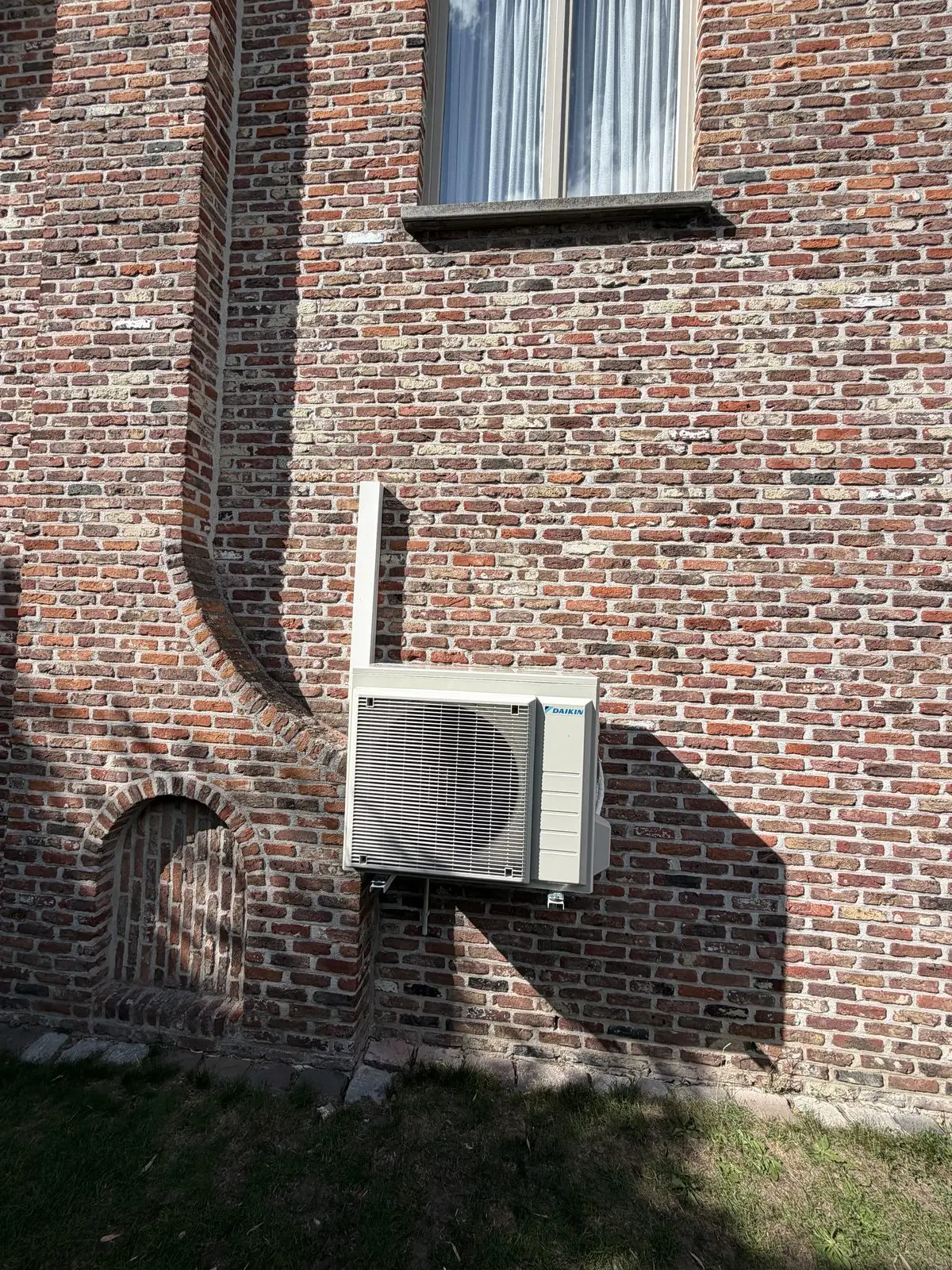Airco buitenunit realisatie Eco Planeet