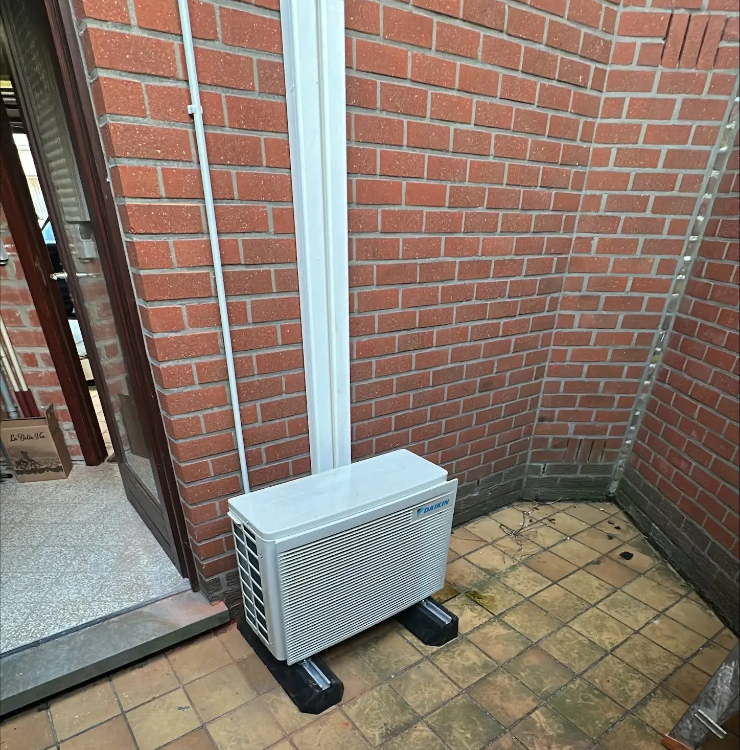 Airco buitenunit realisatie Eco Planeet