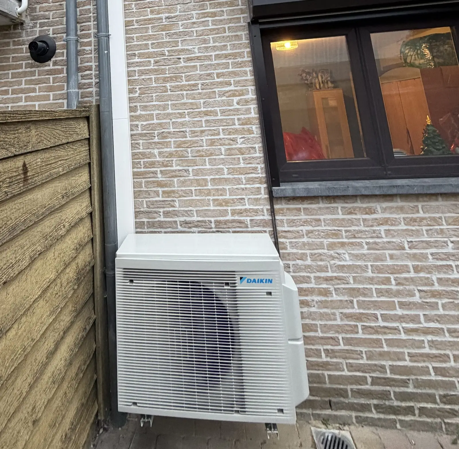Airco buitenunit realisatie Eco Planeet