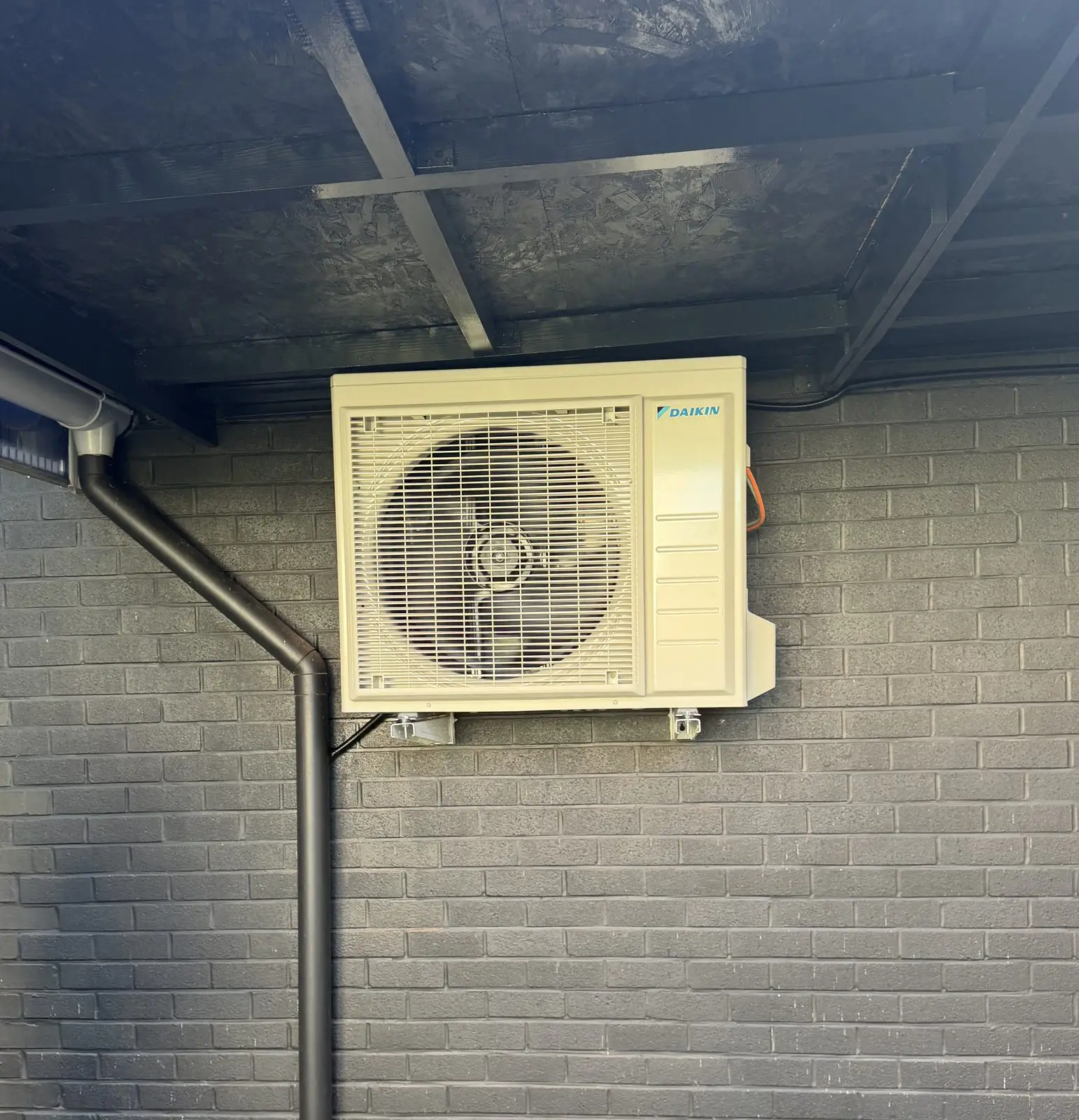 Airco buitenunit realisatie Eco Planeet
