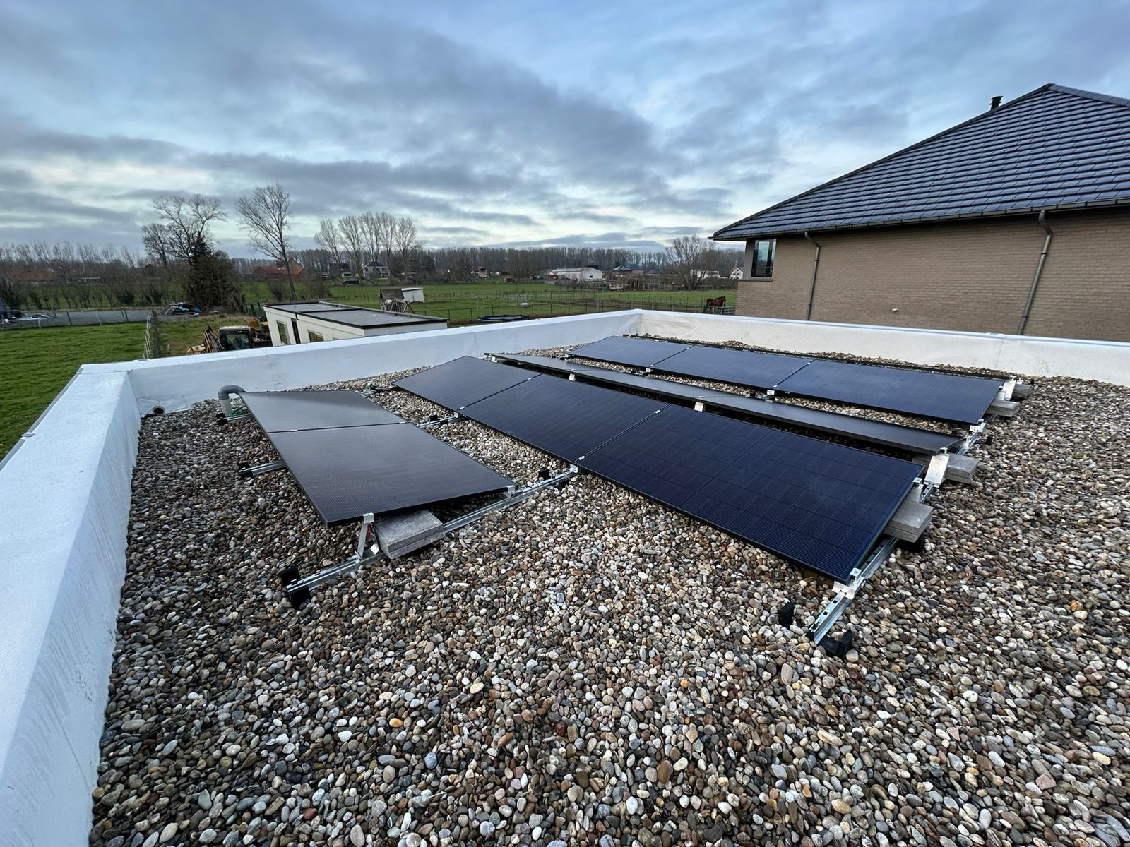 Zonnepanelen op plat dak – realisatie Eco Planeet